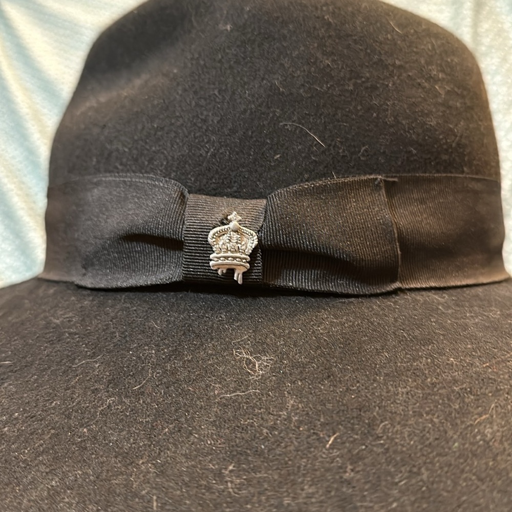 Classic Black Wide-Brim Wool Fedora Hat - Picture 2 of 4